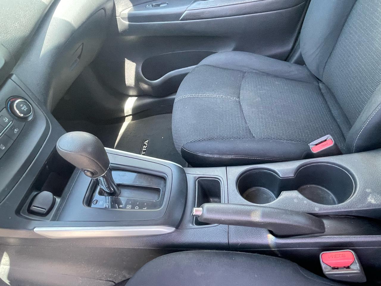 Nissan Sentra 4dr Sdn I4 CVT SR 2016