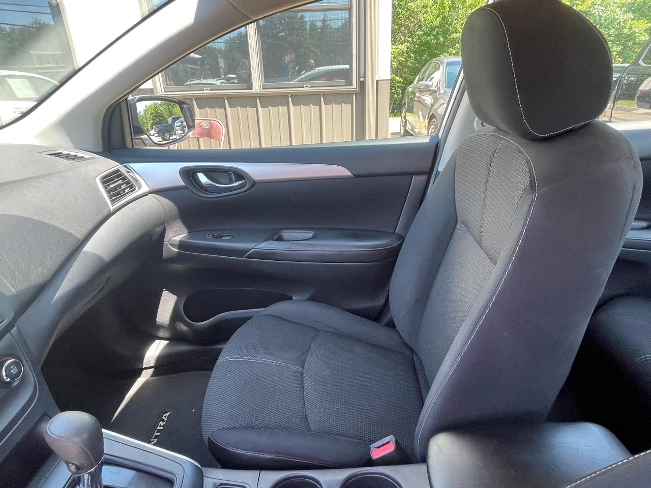 Nissan Sentra 4dr Sdn I4 CVT SR 2016