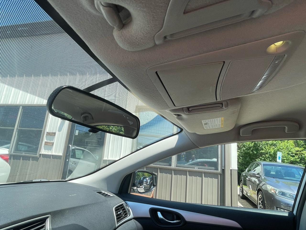 Nissan Sentra 4dr Sdn I4 CVT SR 2016