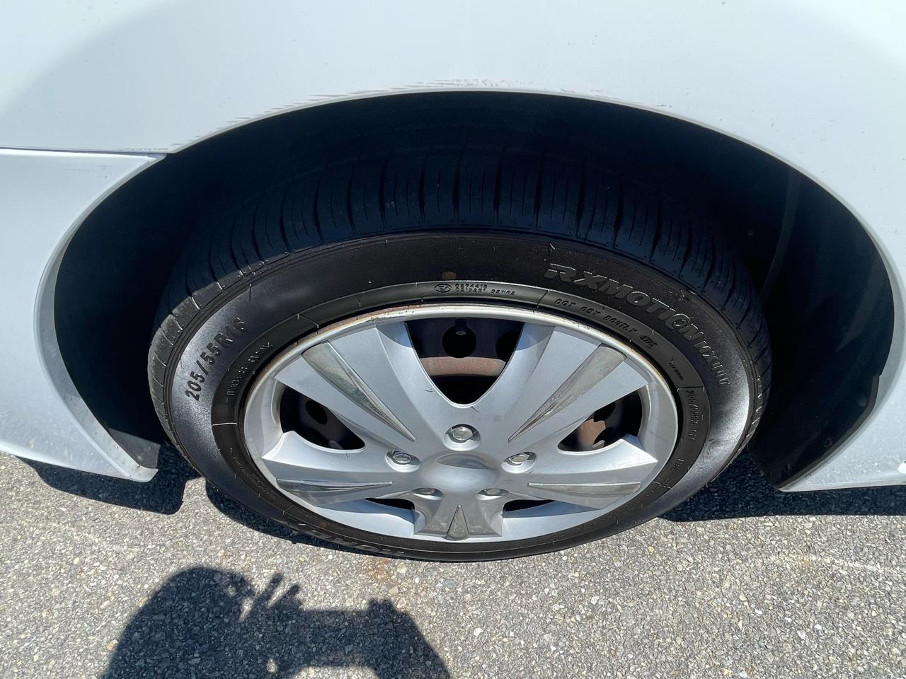 Nissan Sentra 4dr Sdn I4 CVT SR 2016
