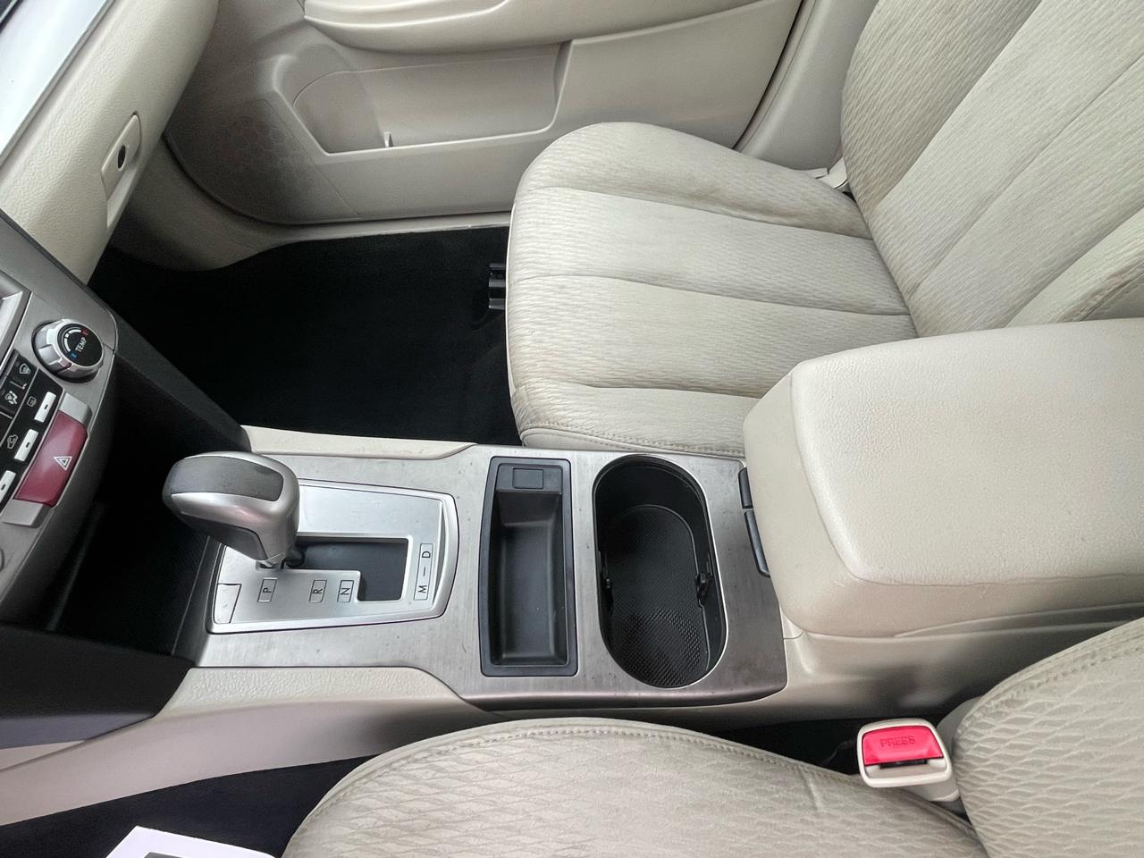 Subaru Legacy 4dr Sdn H4 Auto 2.5i 2011