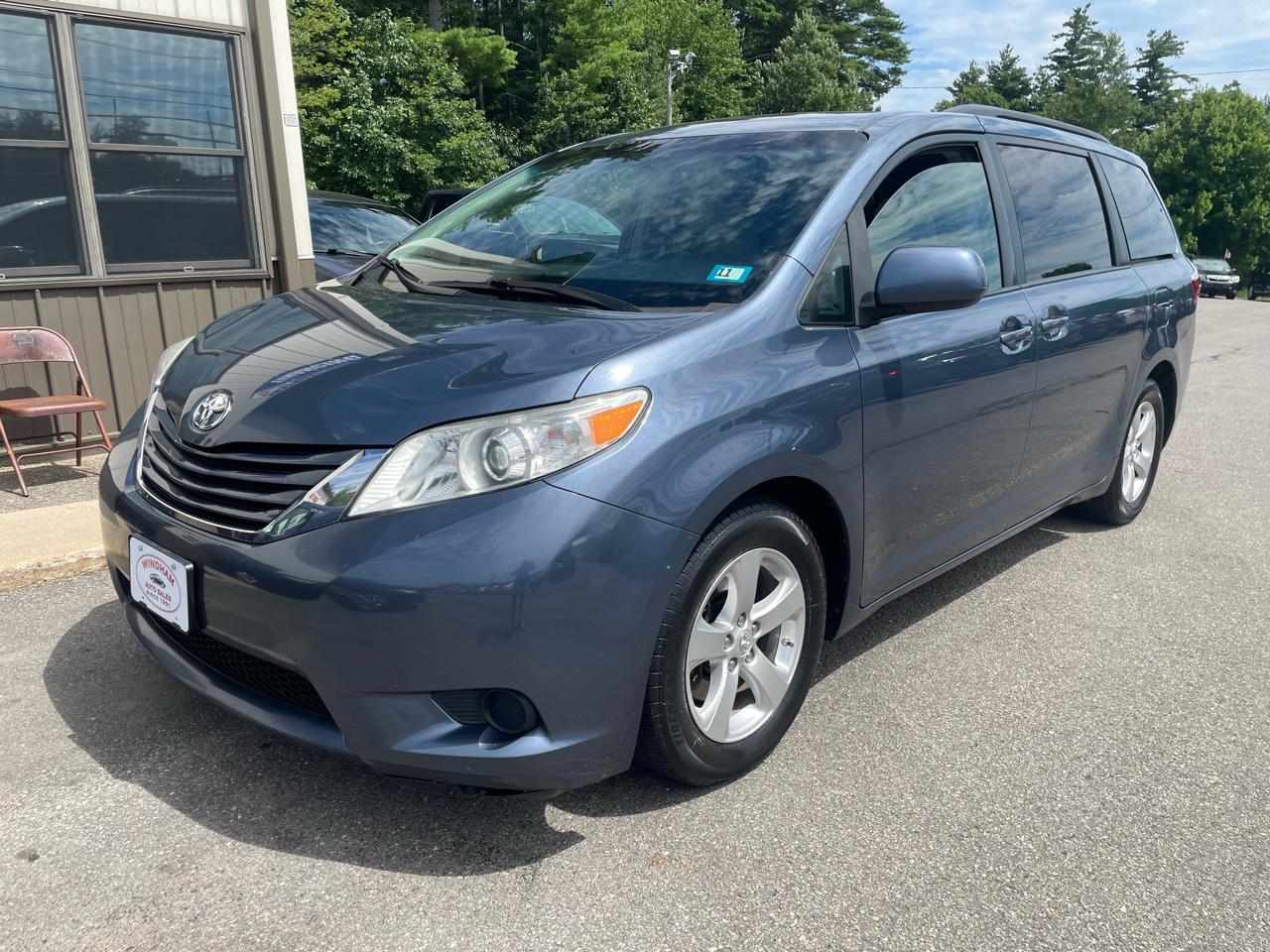 2017 Toyota Sienna LE Auto Access Seat FWD 7-Passenger (Natl)