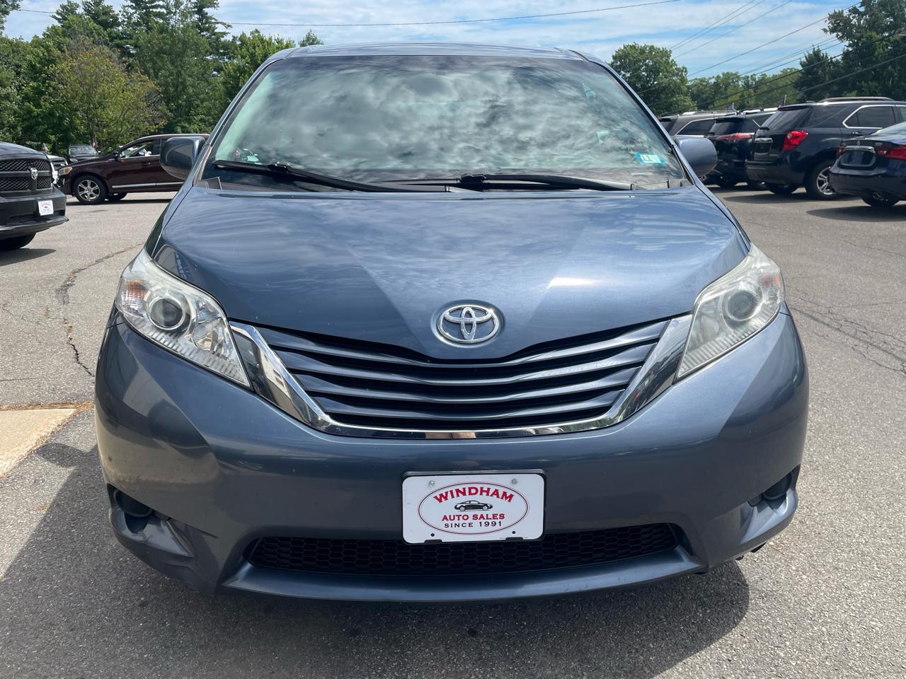 Toyota Sienna LE Auto Access Seat FWD 7-Passenger (Natl) 2017