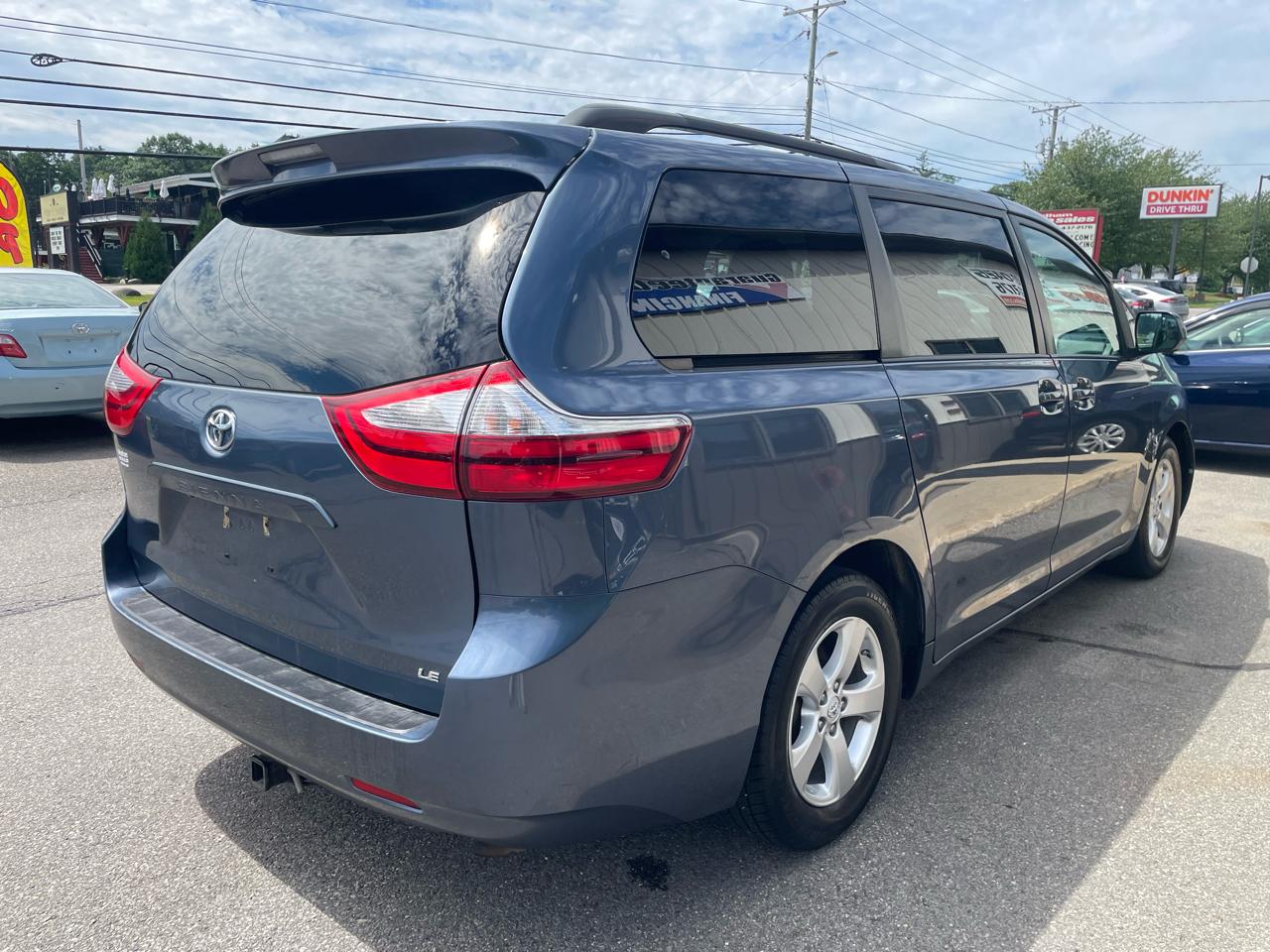 Toyota Sienna LE Auto Access Seat FWD 7-Passenger (Natl) 2017