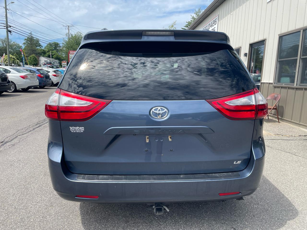 Toyota Sienna LE Auto Access Seat FWD 7-Passenger (Natl) 2017