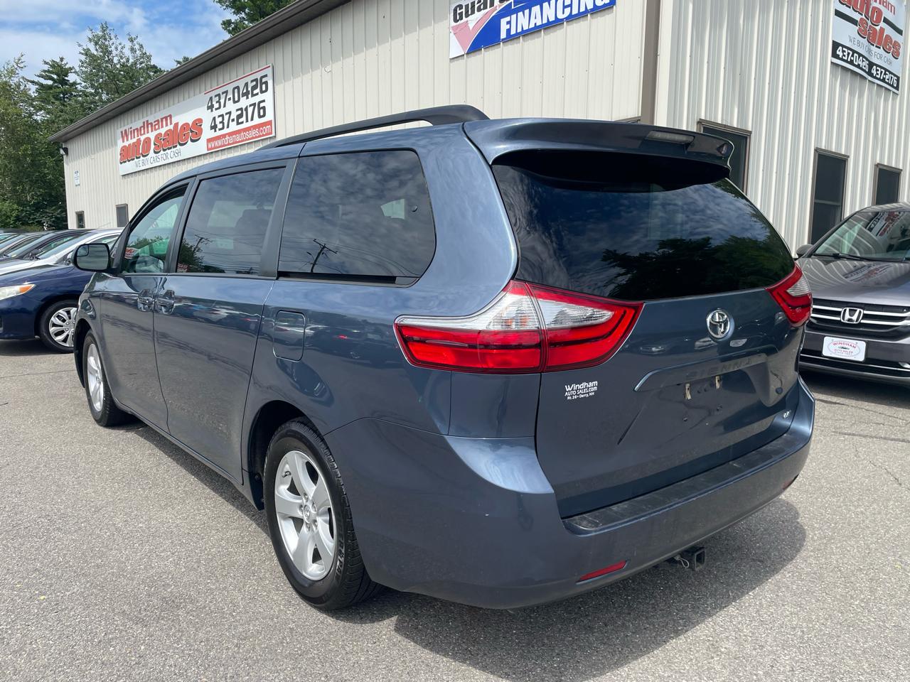 Toyota Sienna LE Auto Access Seat FWD 7-Passenger (Natl) 2017