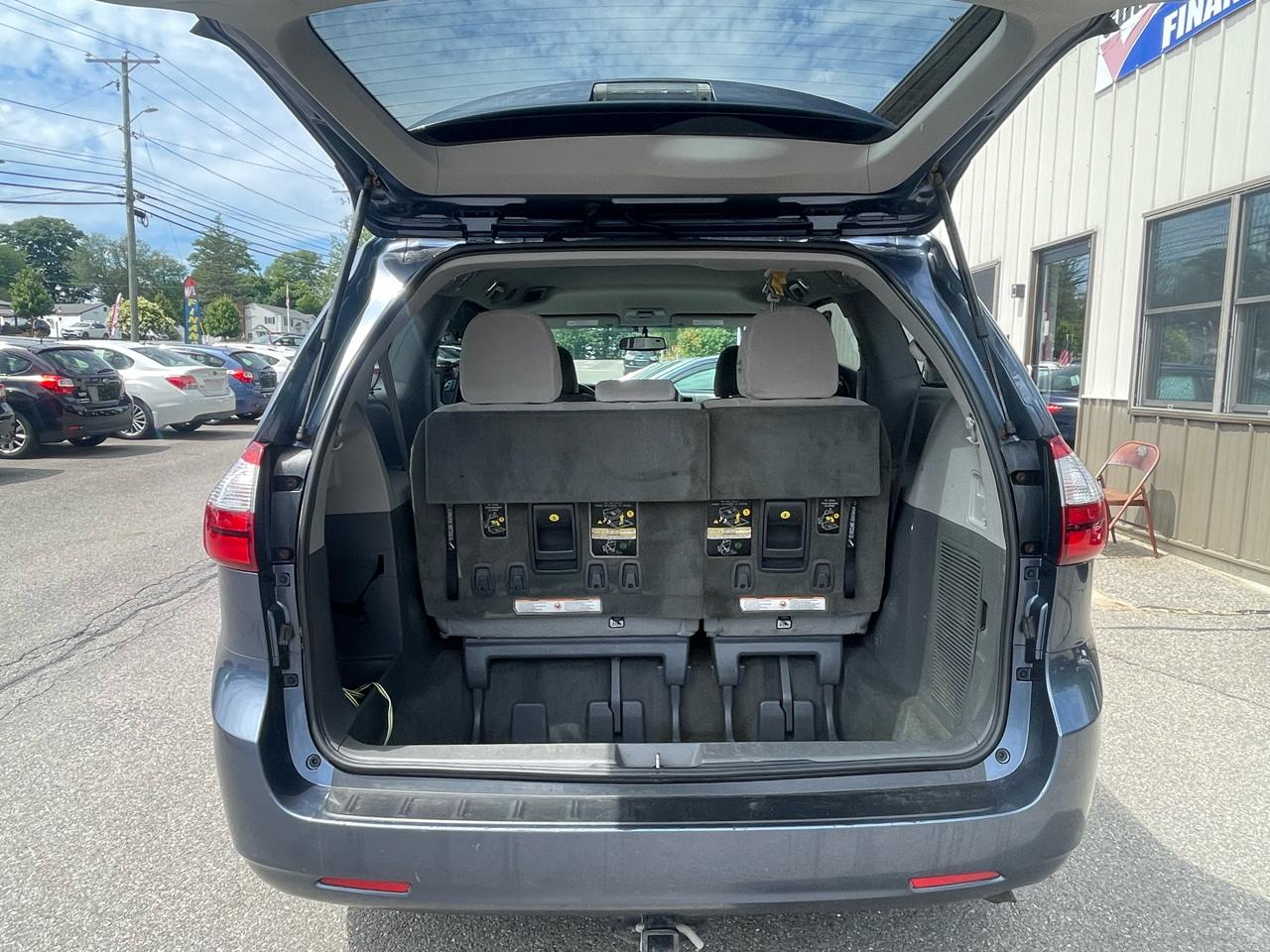 Toyota Sienna LE Auto Access Seat FWD 7-Passenger (Natl) 2017