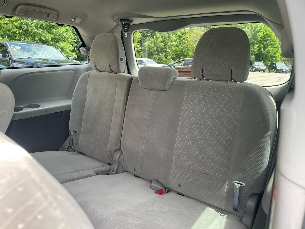 Toyota Sienna LE Auto Access Seat FWD 7-Passenger (Natl) 2017