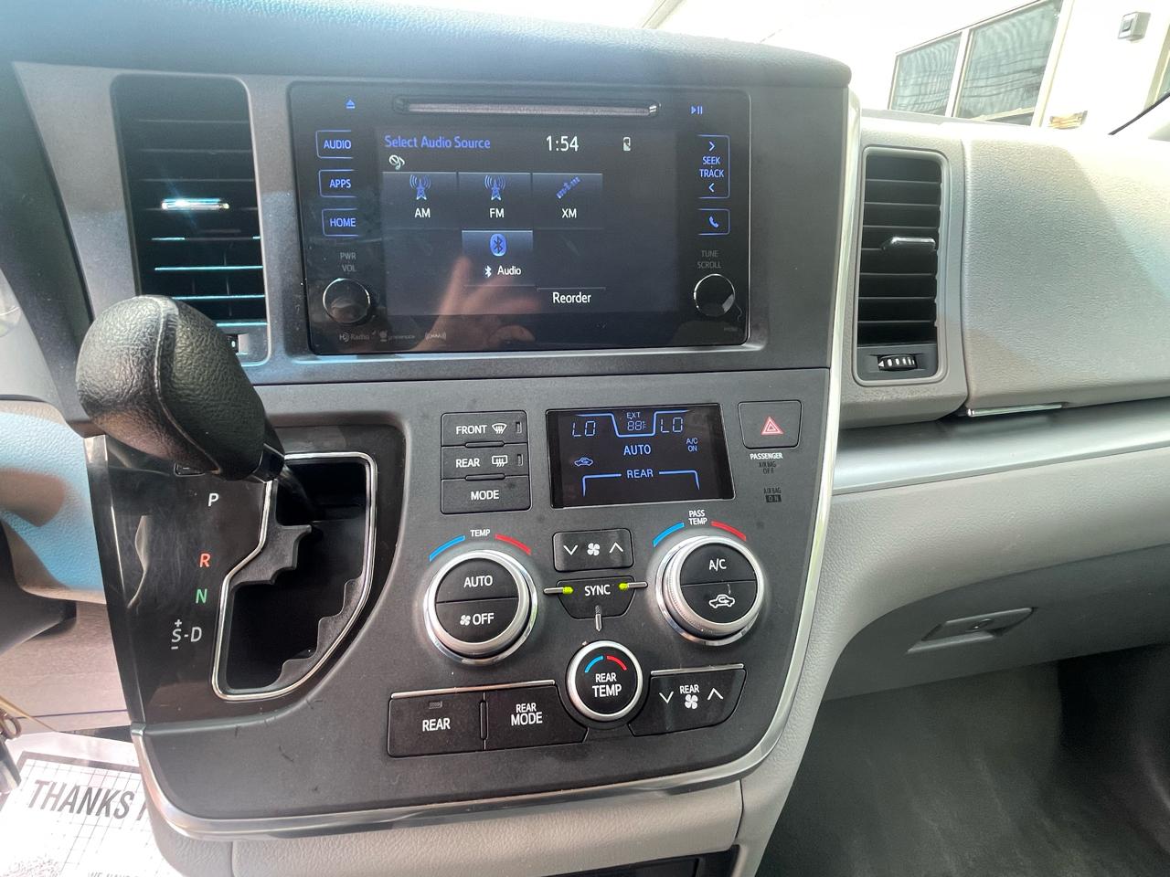 Toyota Sienna LE Auto Access Seat FWD 7-Passenger (Natl) 2017