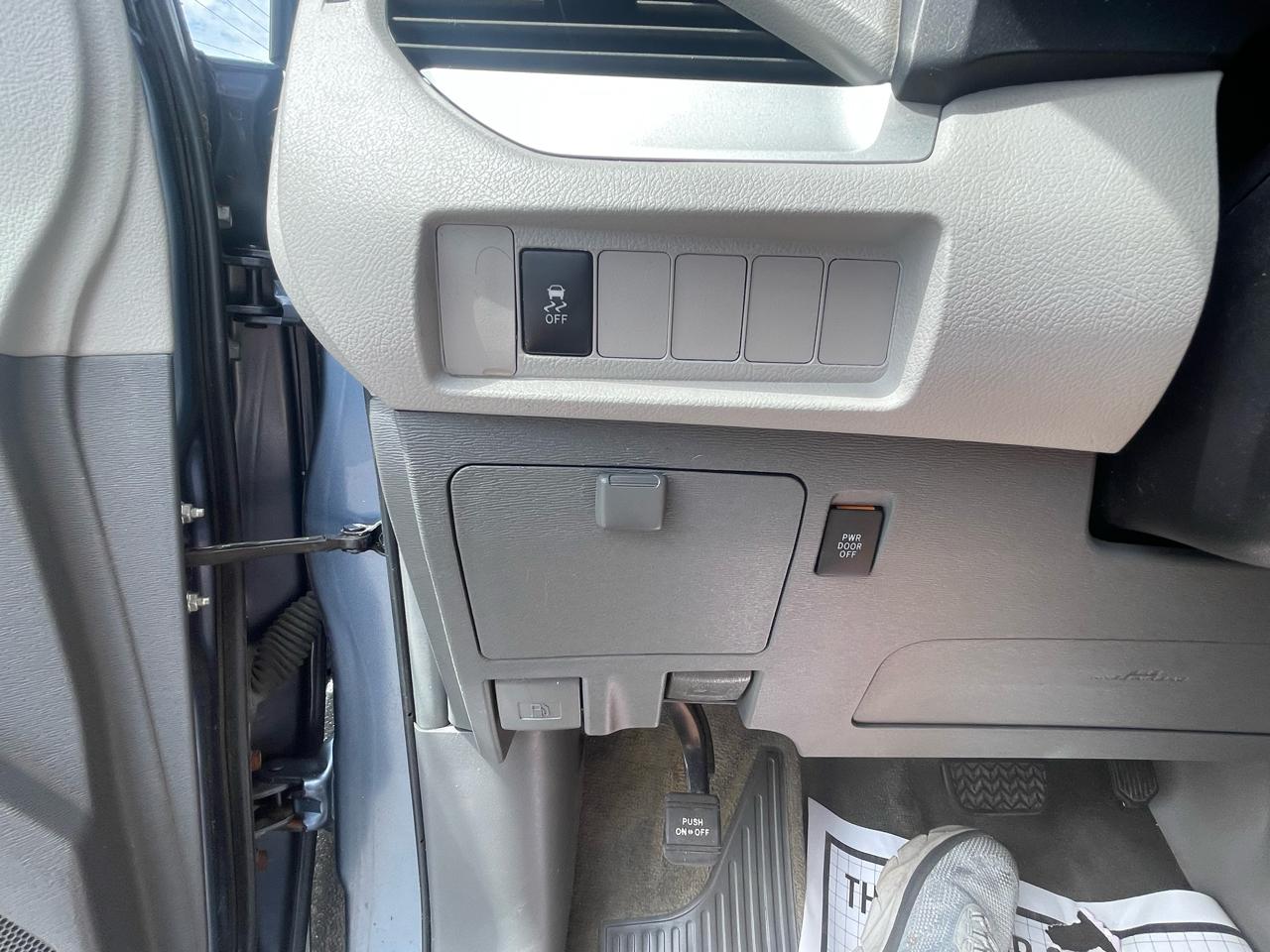 Toyota Sienna LE Auto Access Seat FWD 7-Passenger (Natl) 2017