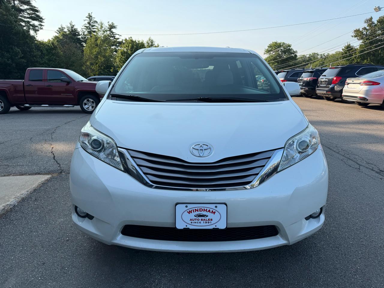 Toyota Sienna 5dr 8-Pass Van XLE FWD (Natl) 2015