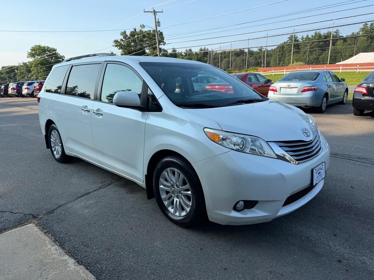 Toyota Sienna 5dr 8-Pass Van XLE FWD (Natl) 2015