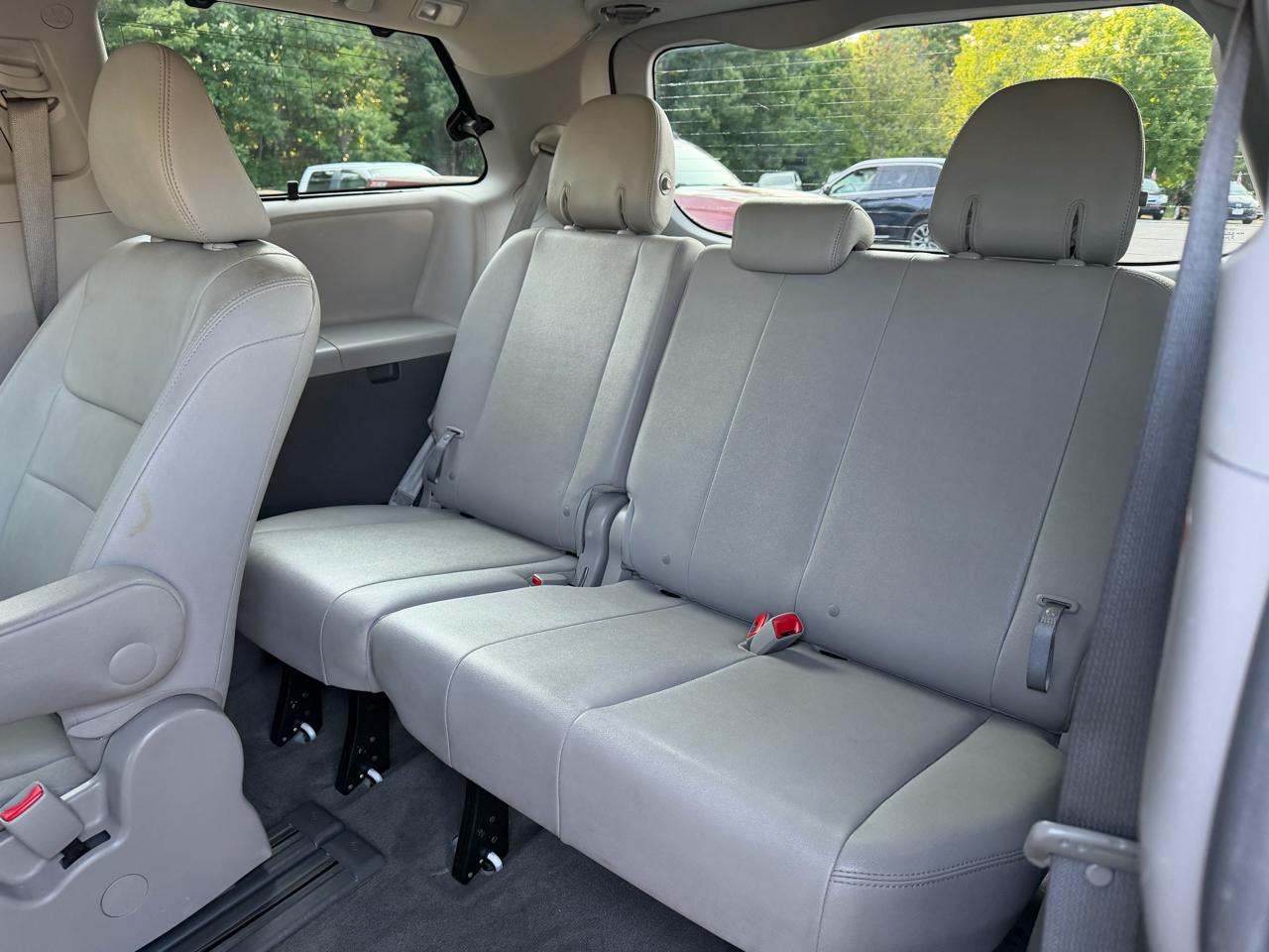 Toyota Sienna 5dr 8-Pass Van XLE FWD (Natl) 2015