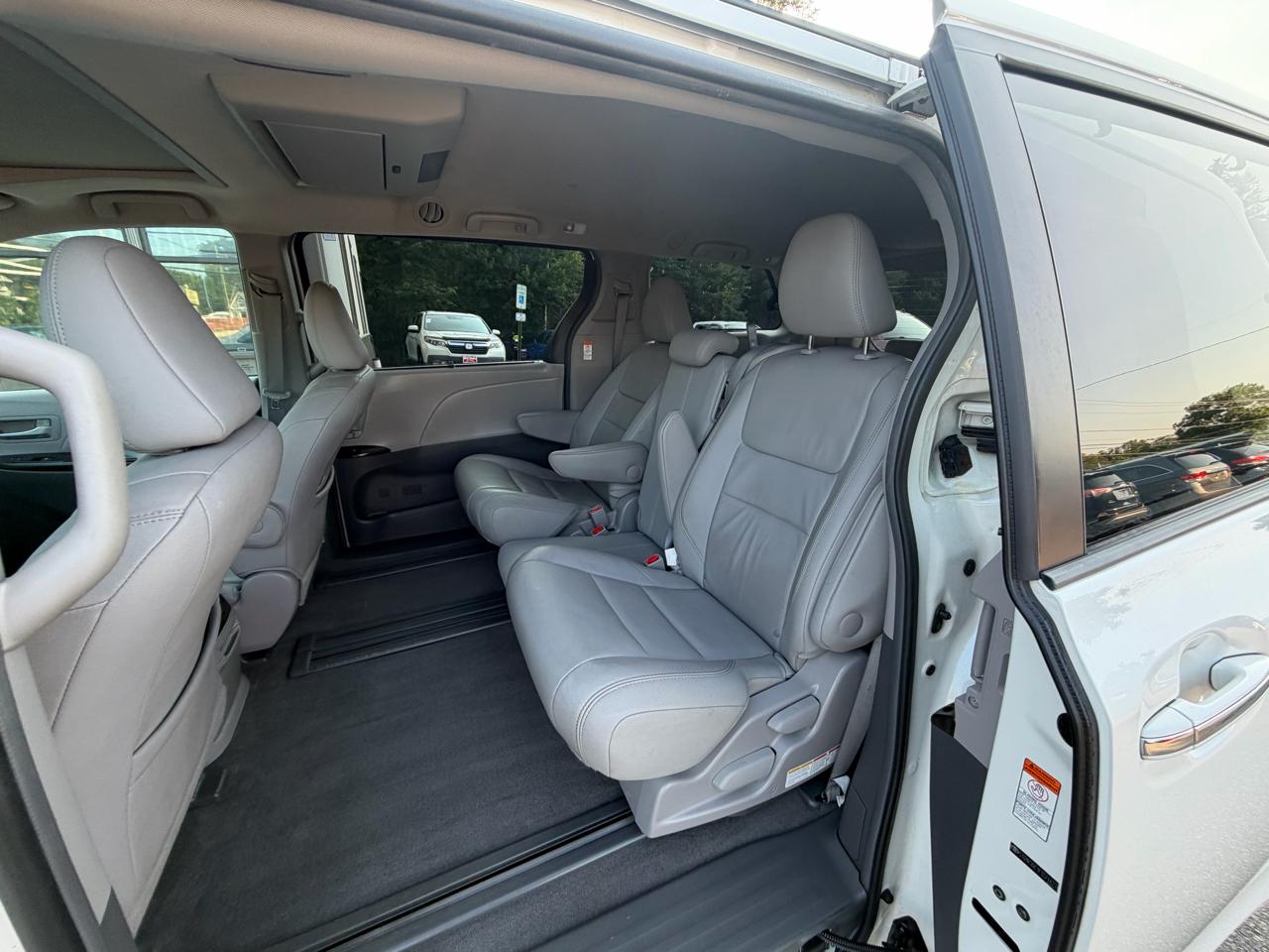 Toyota Sienna 5dr 8-Pass Van XLE FWD (Natl) 2015