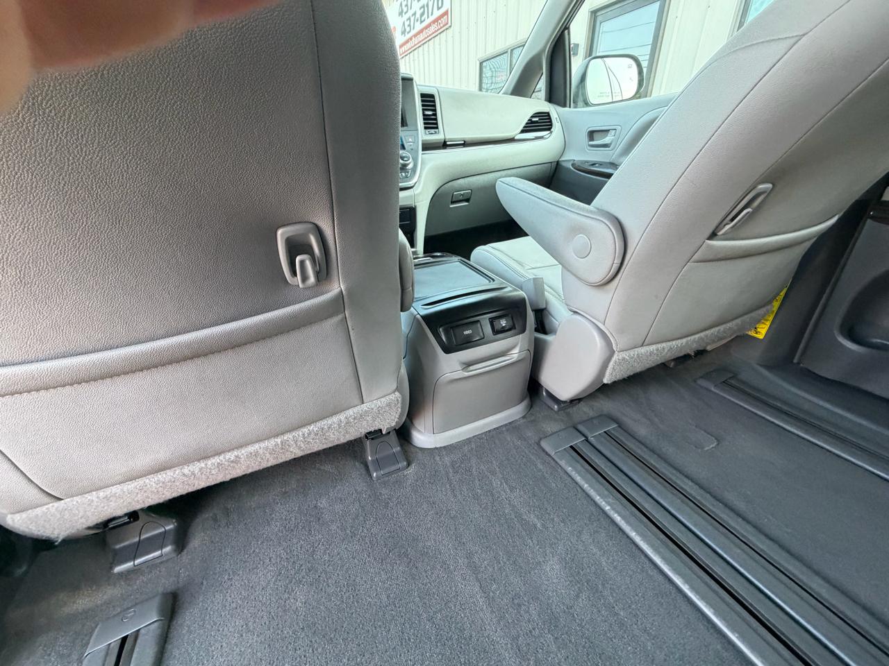 Toyota Sienna 5dr 8-Pass Van XLE FWD (Natl) 2015