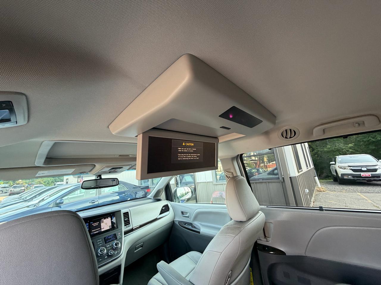 Toyota Sienna 5dr 8-Pass Van XLE FWD (Natl) 2015