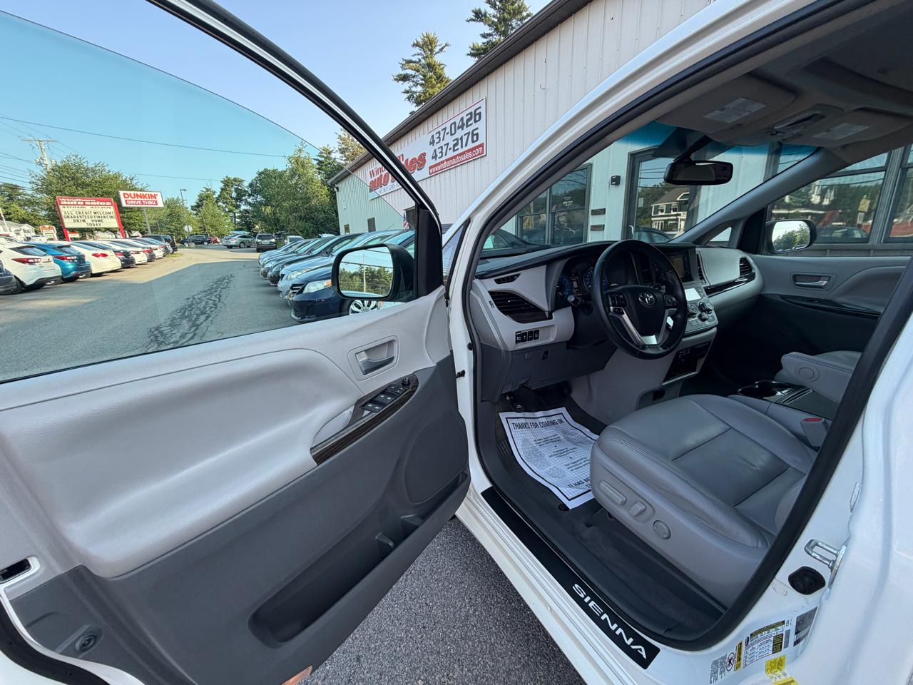 Toyota Sienna 5dr 8-Pass Van XLE FWD (Natl) 2015