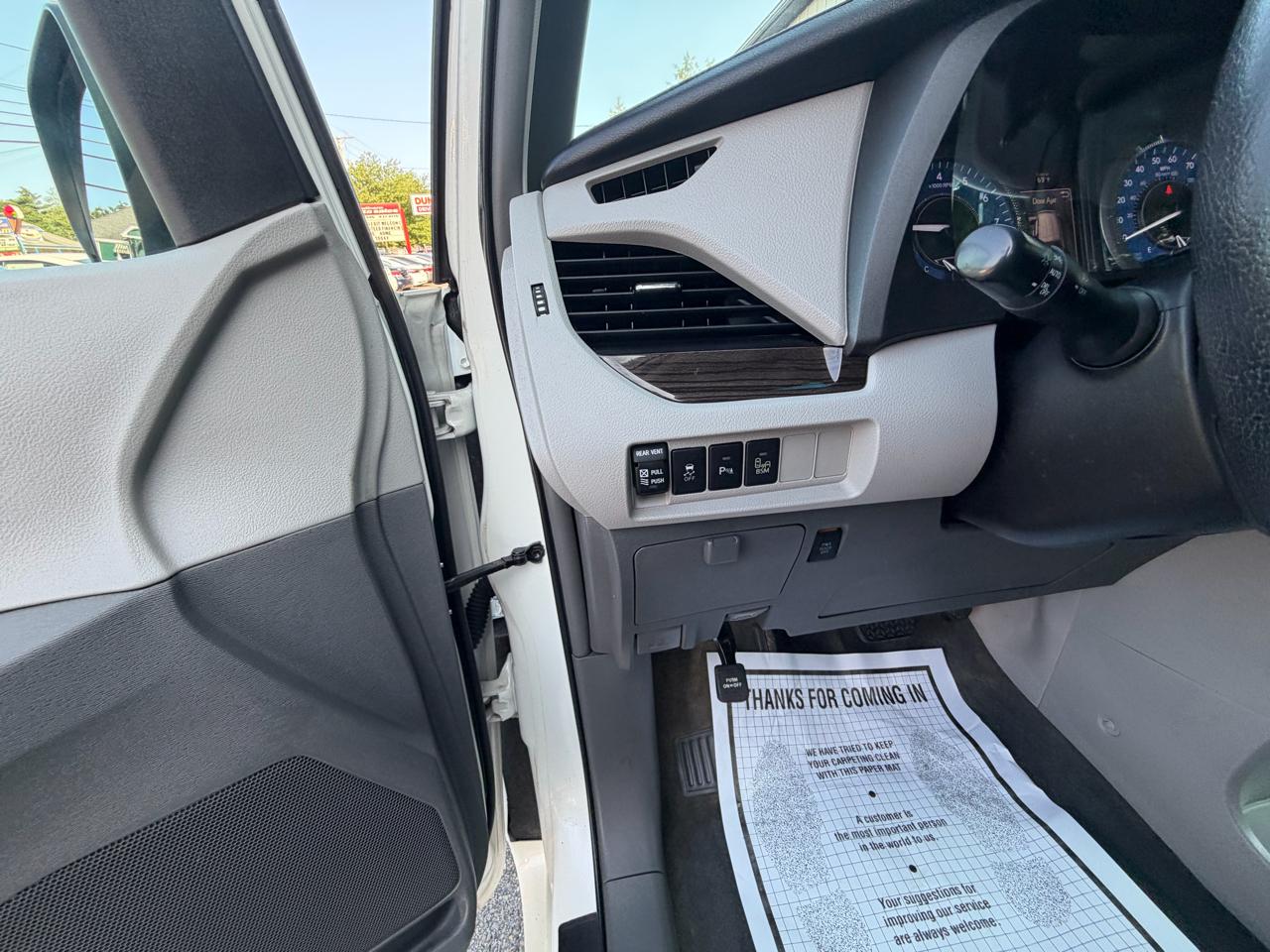 Toyota Sienna 5dr 8-Pass Van XLE FWD (Natl) 2015