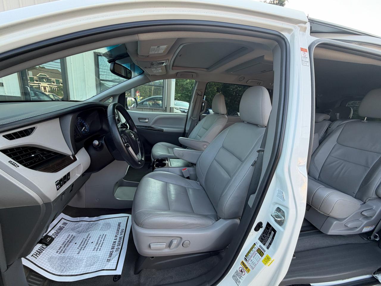 Toyota Sienna 5dr 8-Pass Van XLE FWD (Natl) 2015