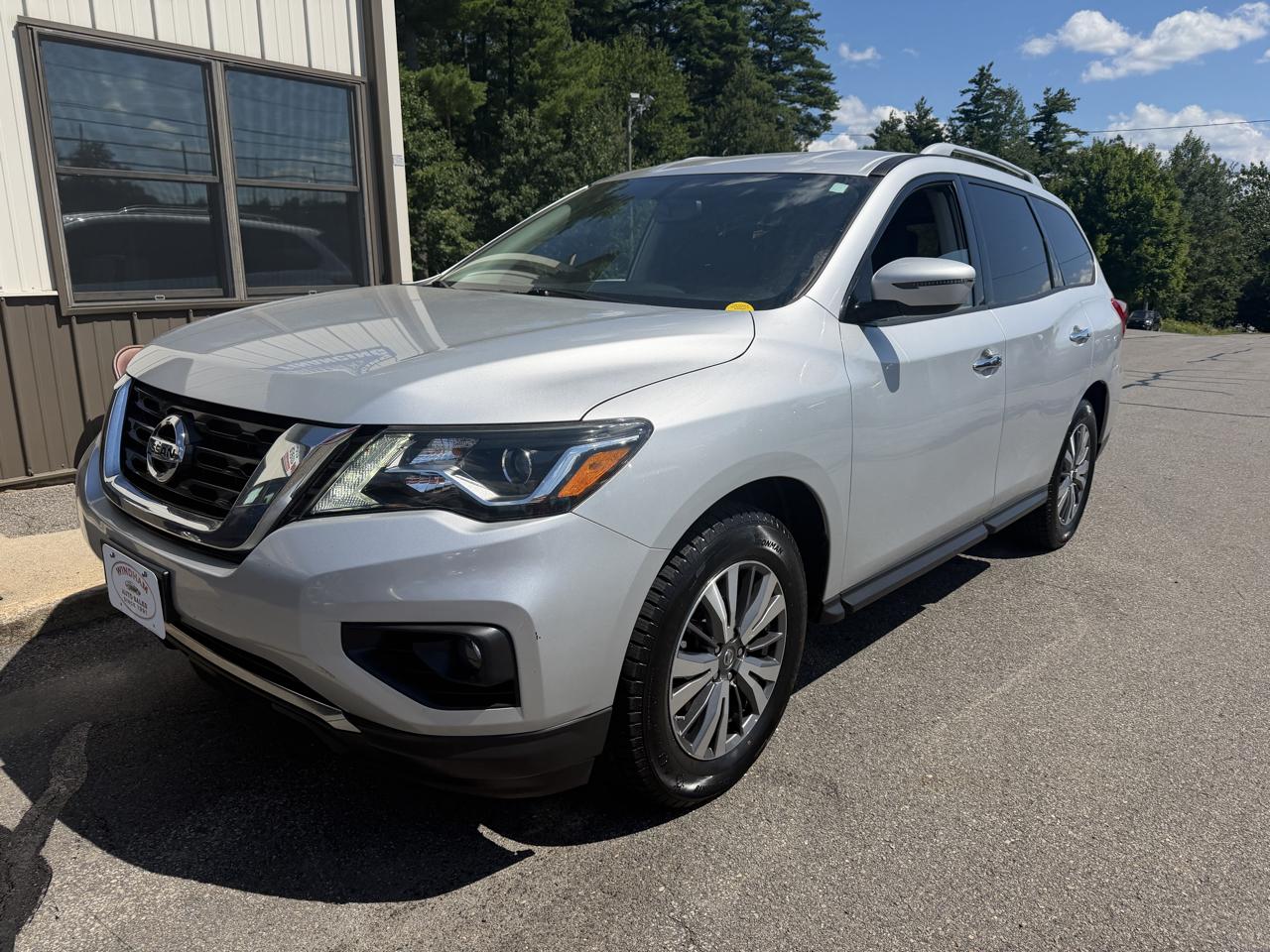 Nissan Pathfinder 4x4 SV 2018