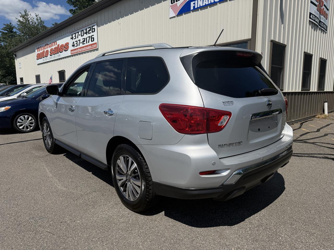 Nissan Pathfinder 4x4 SV 2018