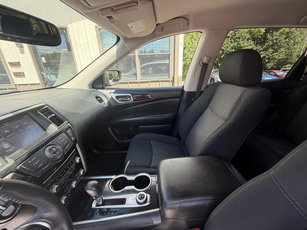 Nissan Pathfinder 4x4 SV 2018