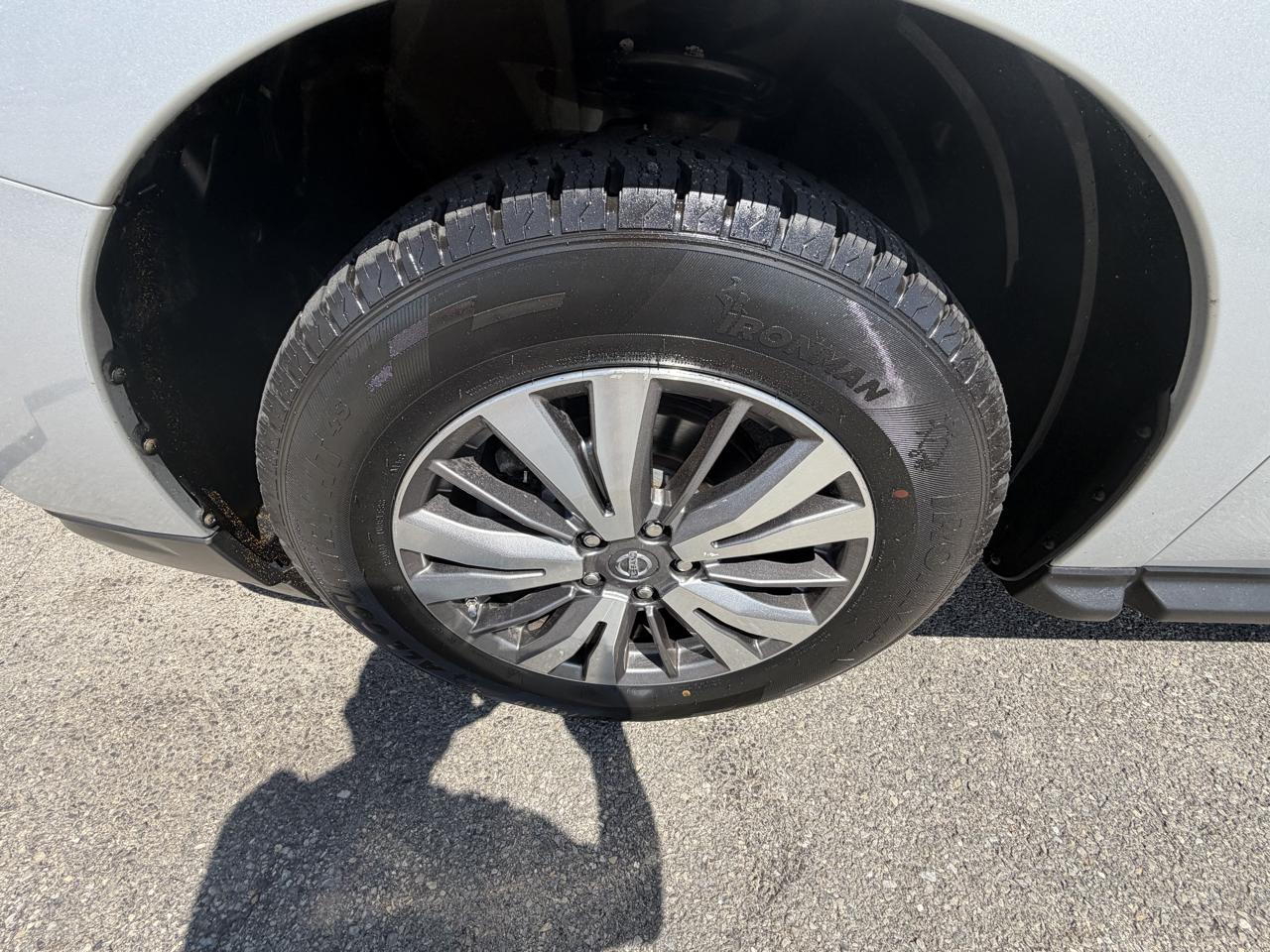 Nissan Pathfinder 4x4 SV 2018