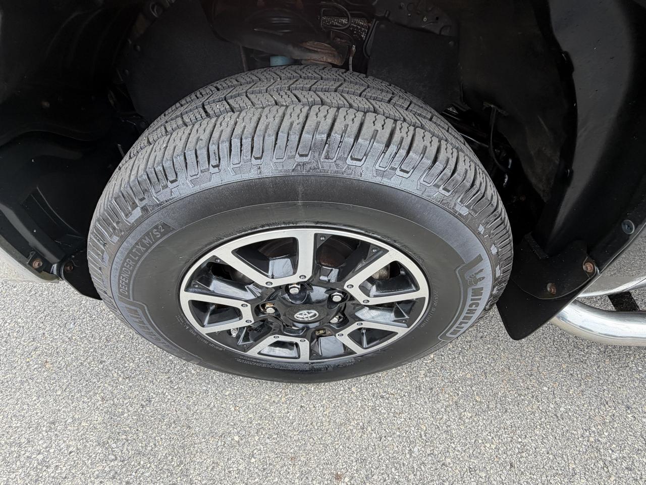 Toyota Tundra 4WD Truck Double Cab 5.7L FFV V8 6-Spd AT LTD (Natl) 2014
