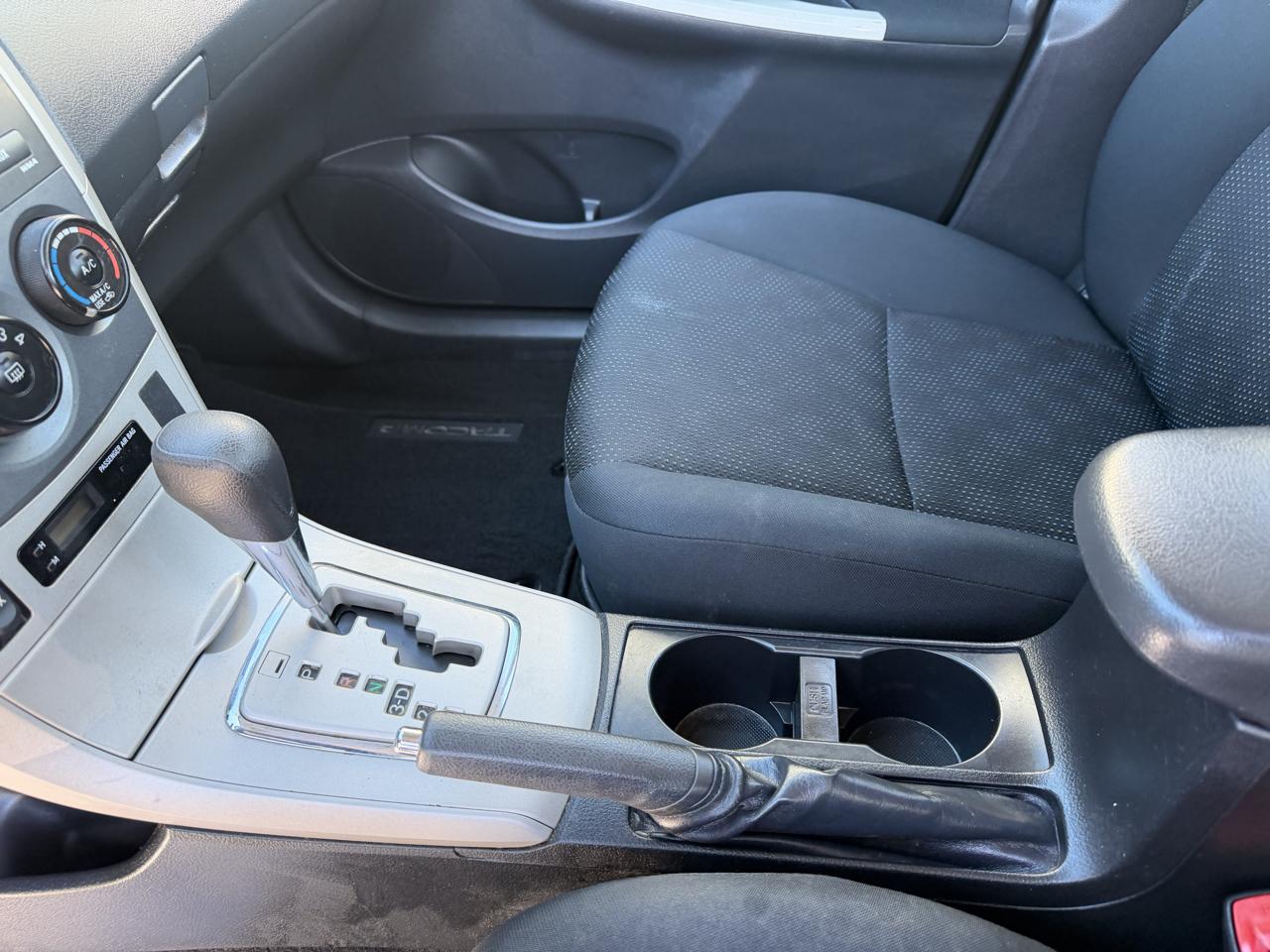 Toyota Corolla 4dr Sdn S Auto (Natl) 2010