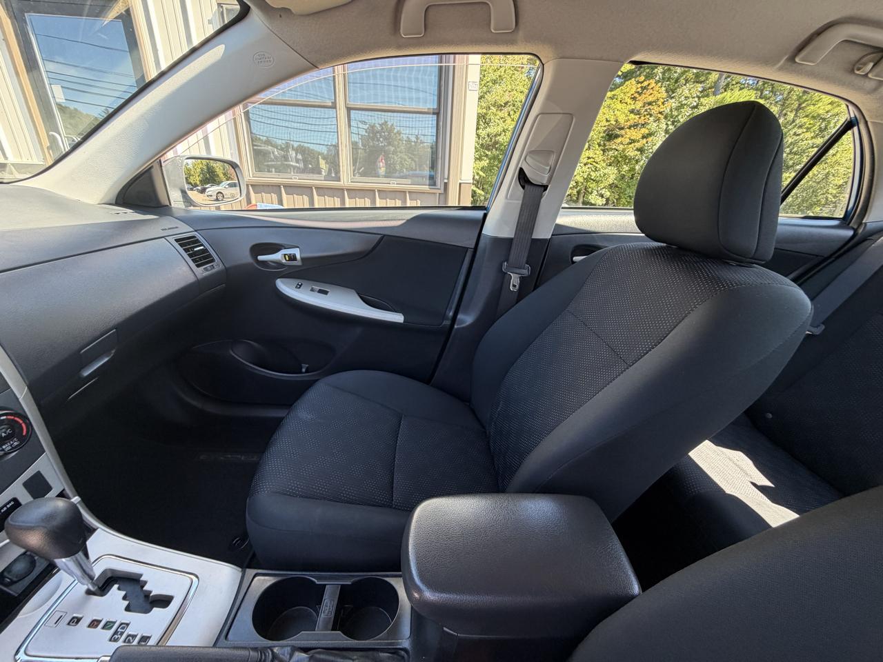 Toyota Corolla 4dr Sdn S Auto (Natl) 2010