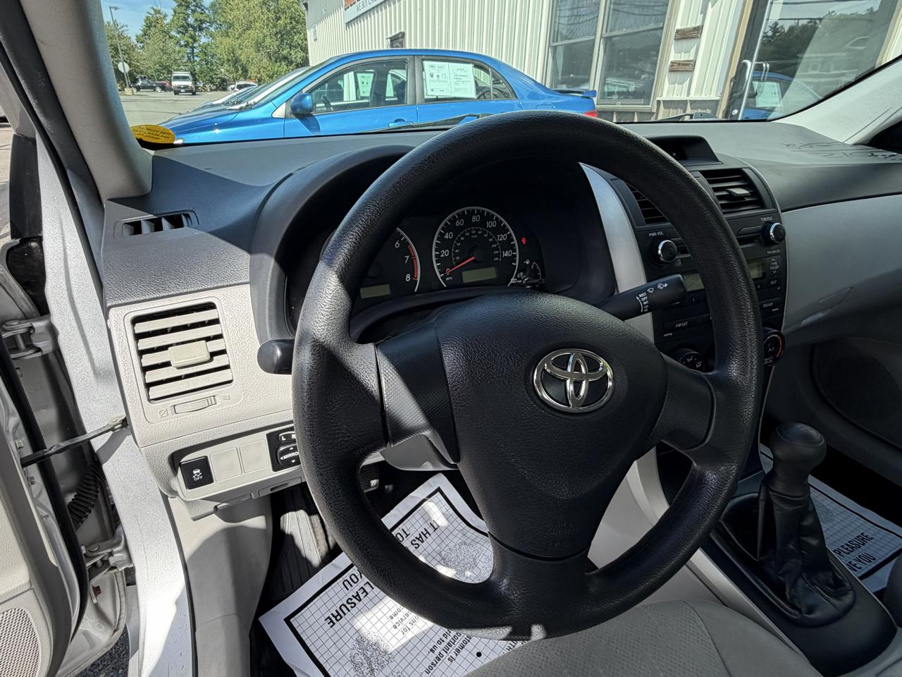 Toyota Corolla 4dr Sdn Man L (Natl) 2012