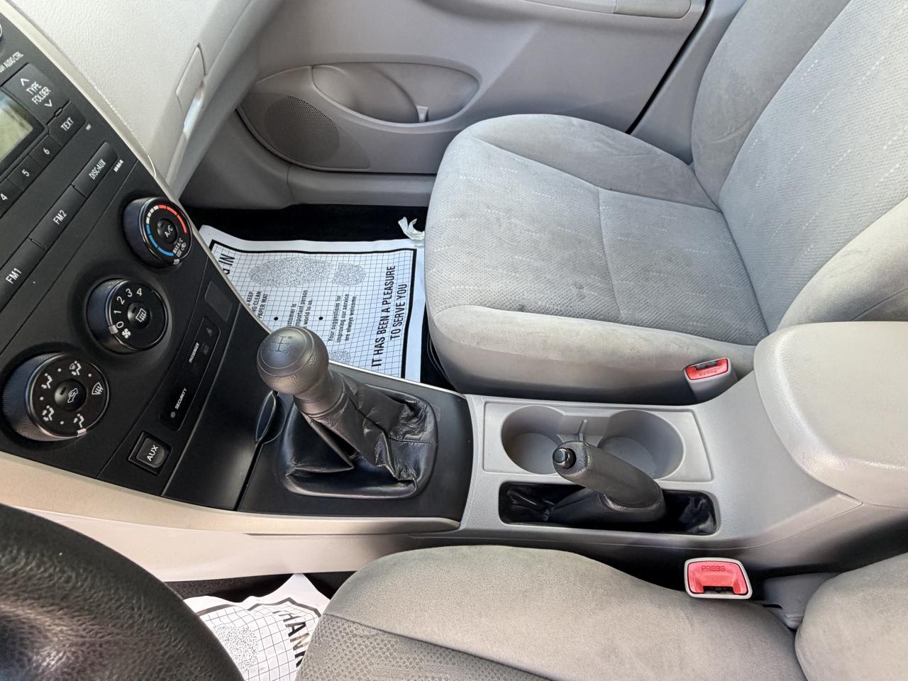Toyota Corolla 4dr Sdn Man L (Natl) 2012