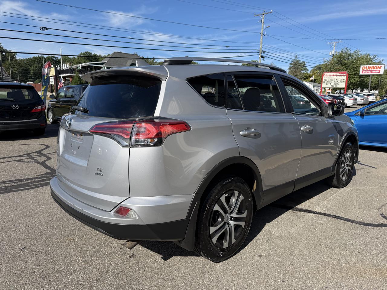 Toyota RAV4 LE AWD (Natl) 2017