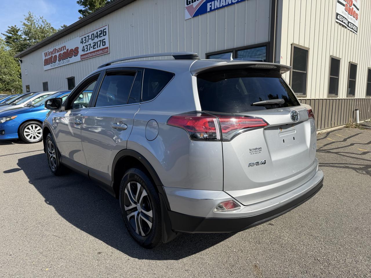 Toyota RAV4 LE AWD (Natl) 2017