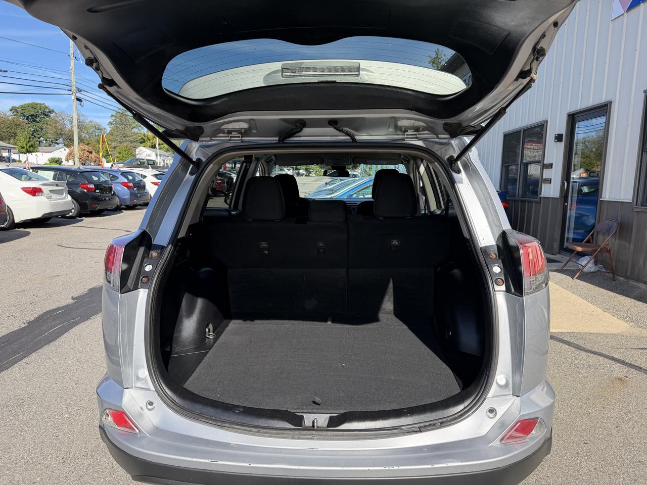 Toyota RAV4 LE AWD (Natl) 2017