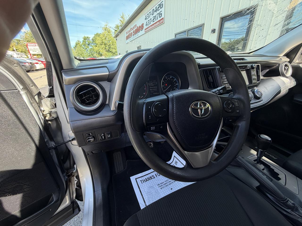Toyota RAV4 LE AWD (Natl) 2017