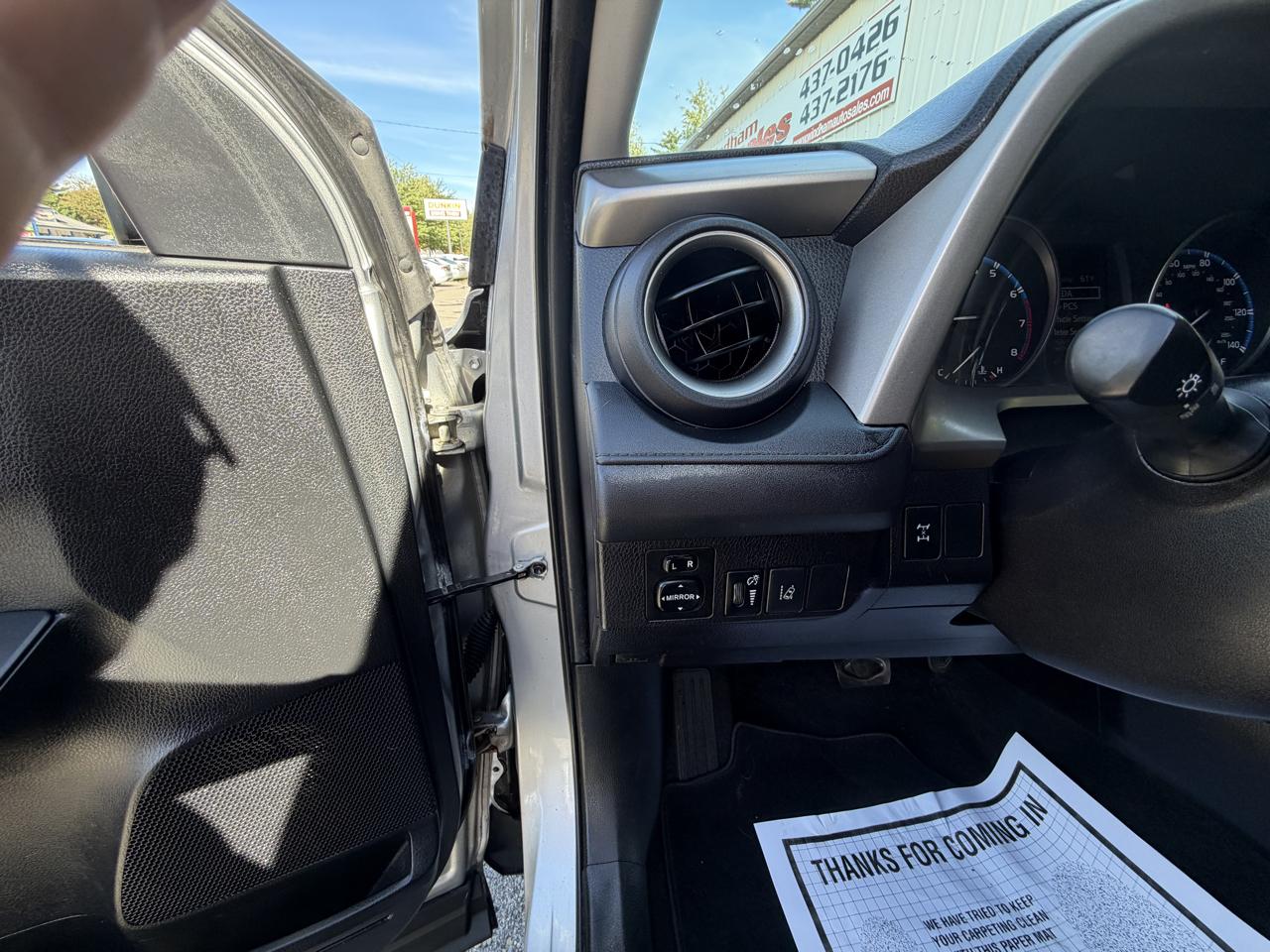 Toyota RAV4 LE AWD (Natl) 2017