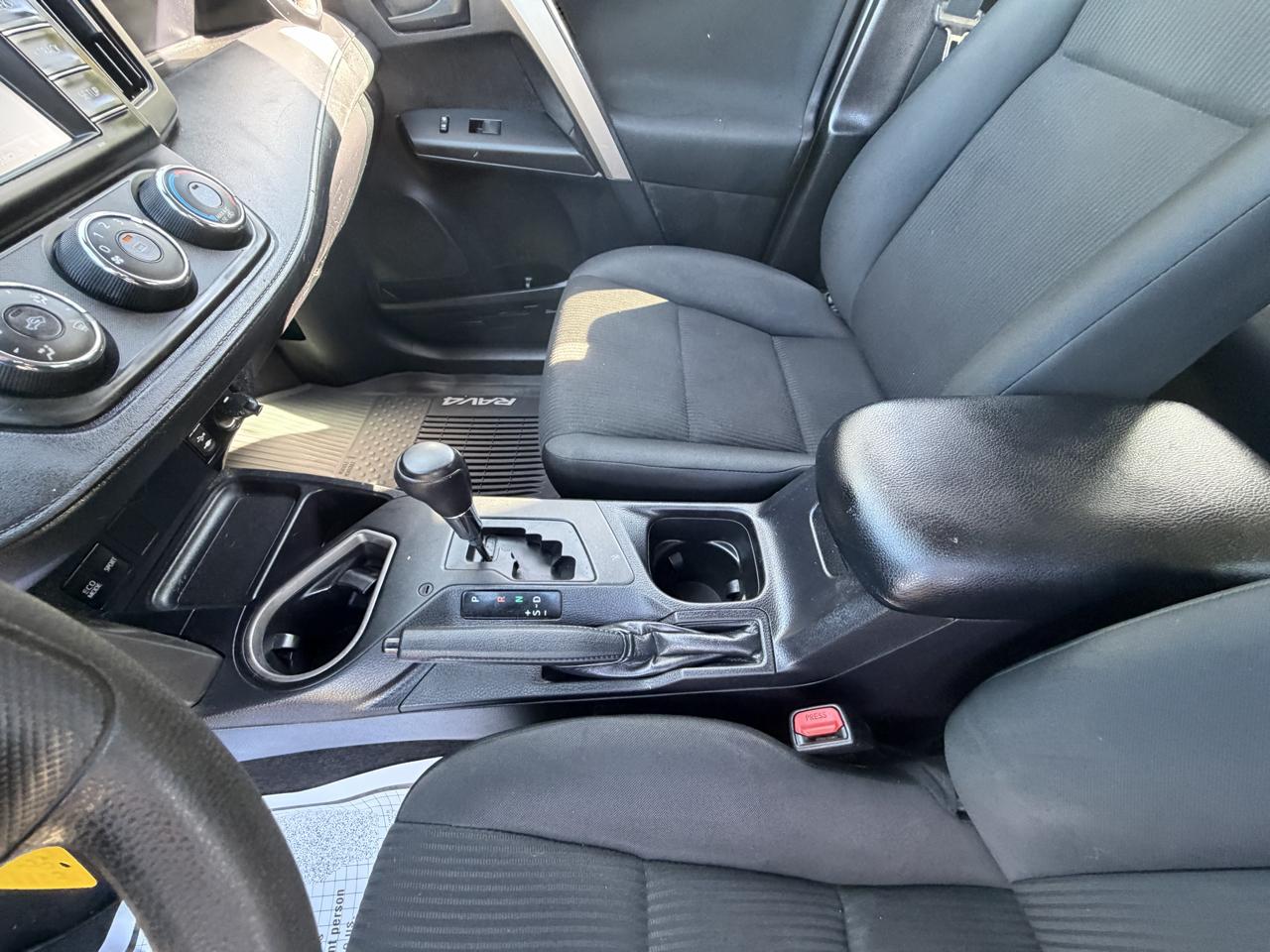 Toyota RAV4 LE AWD (Natl) 2017