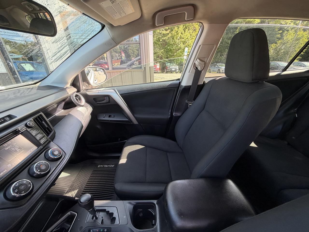 Toyota RAV4 LE AWD (Natl) 2017