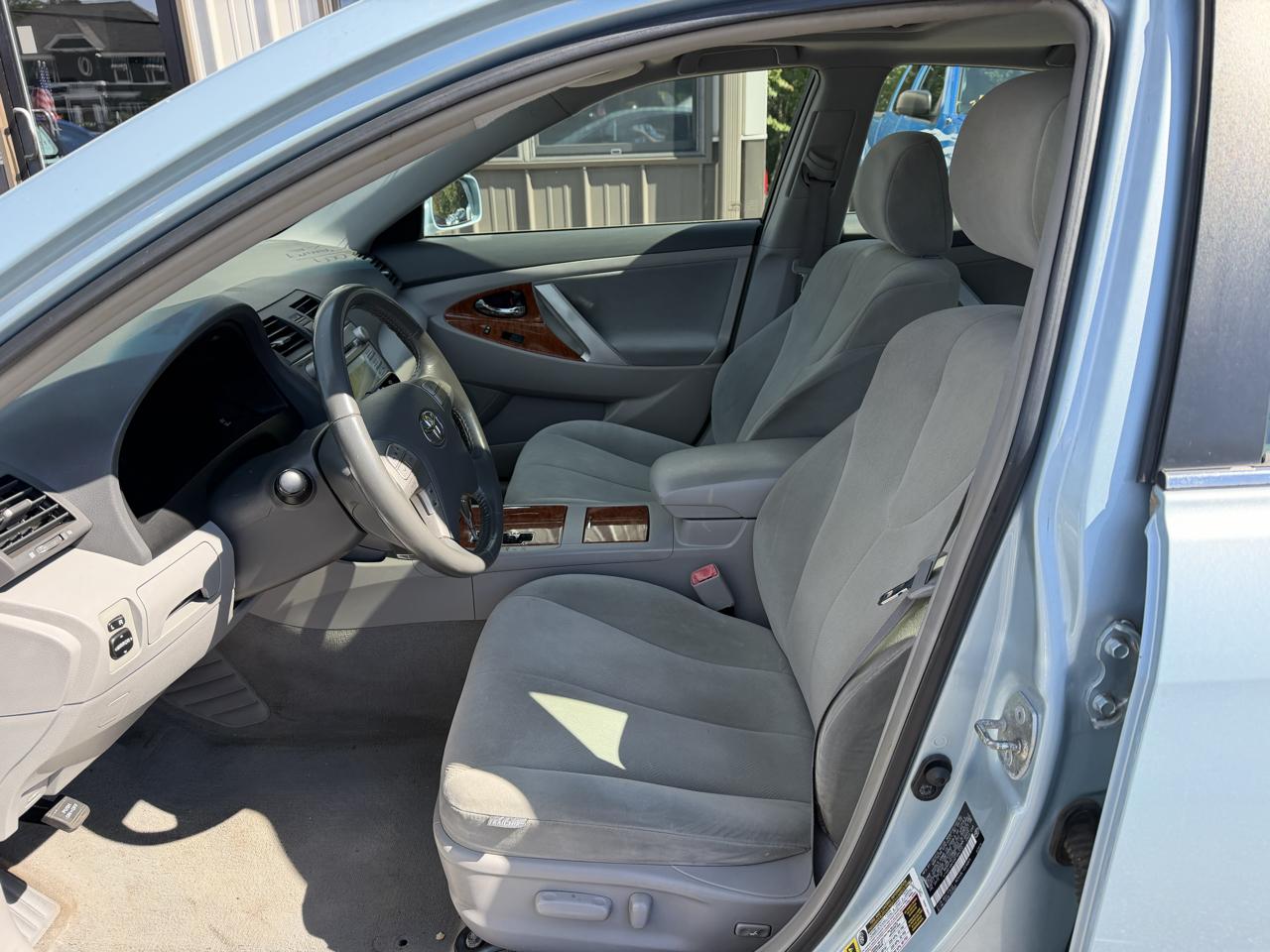 Toyota Camry 4dr Sdn I4 Man (Natl) 2009