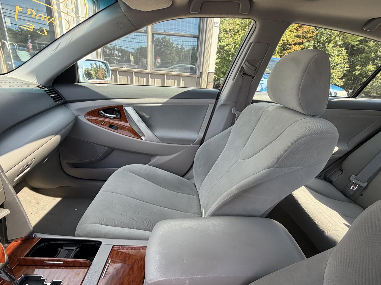 Toyota Camry 4dr Sdn I4 Man (Natl) 2009