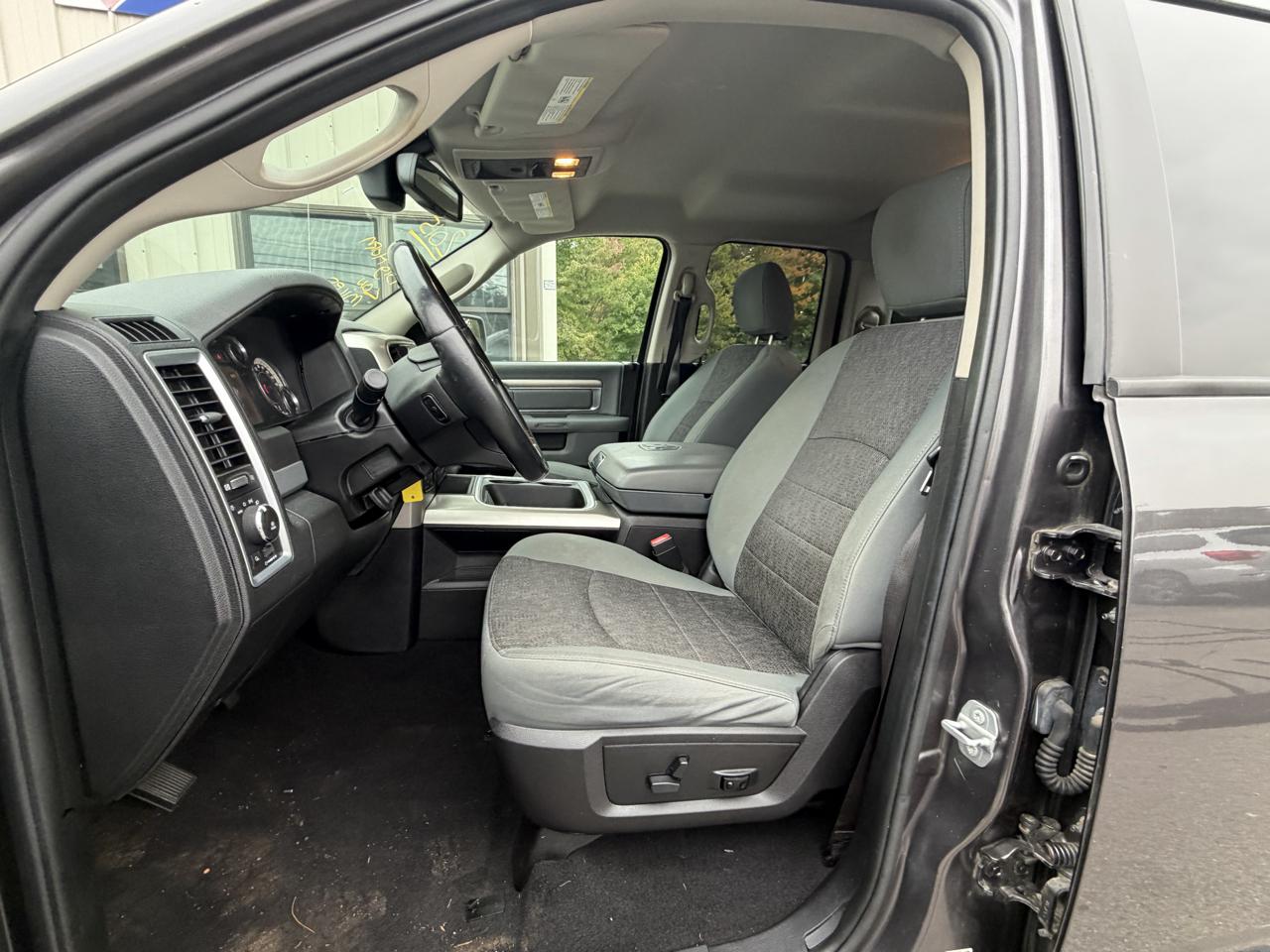 RAM 1500 4WD Quad Cab 140.5" Big Horn 2015