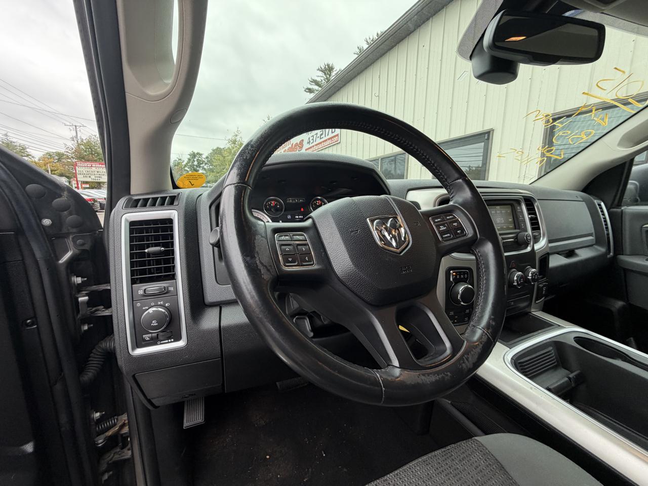 RAM 1500 4WD Quad Cab 140.5" Big Horn 2015