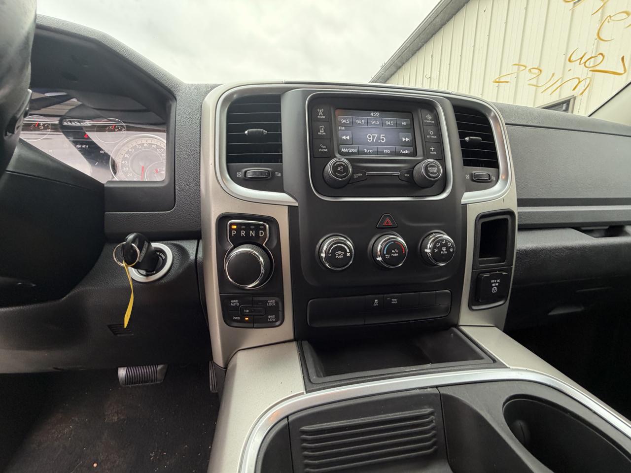 RAM 1500 4WD Quad Cab 140.5" Big Horn 2015
