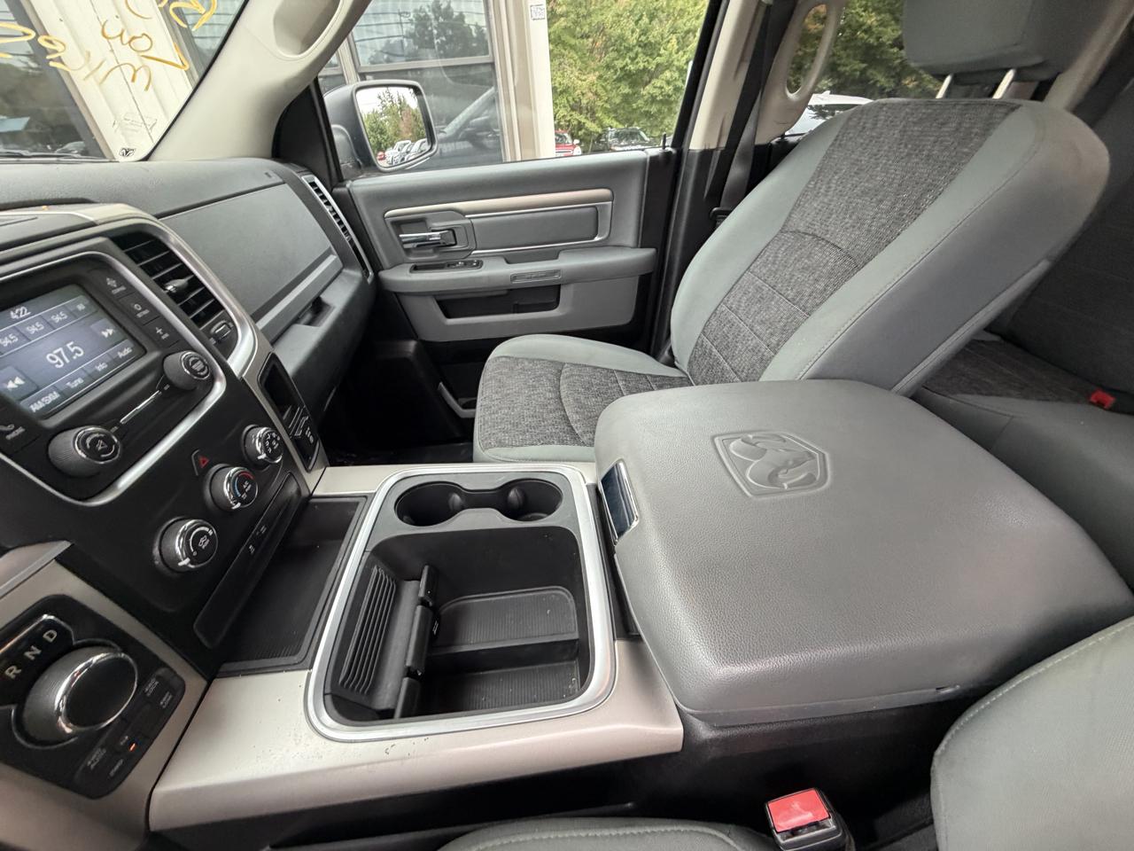 RAM 1500 4WD Quad Cab 140.5" Big Horn 2015