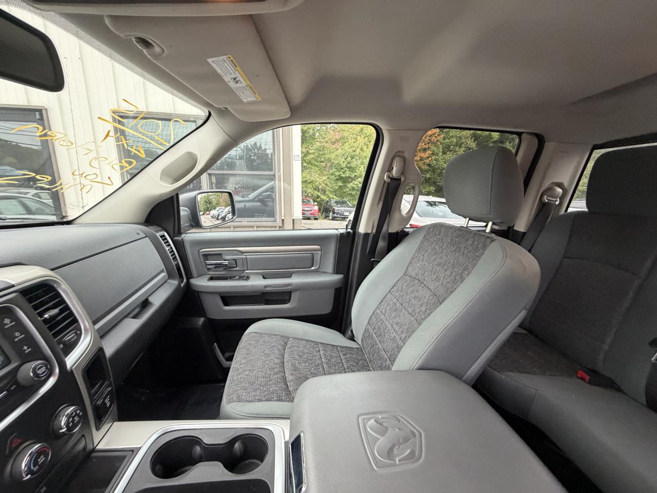 RAM 1500 4WD Quad Cab 140.5" Big Horn 2015