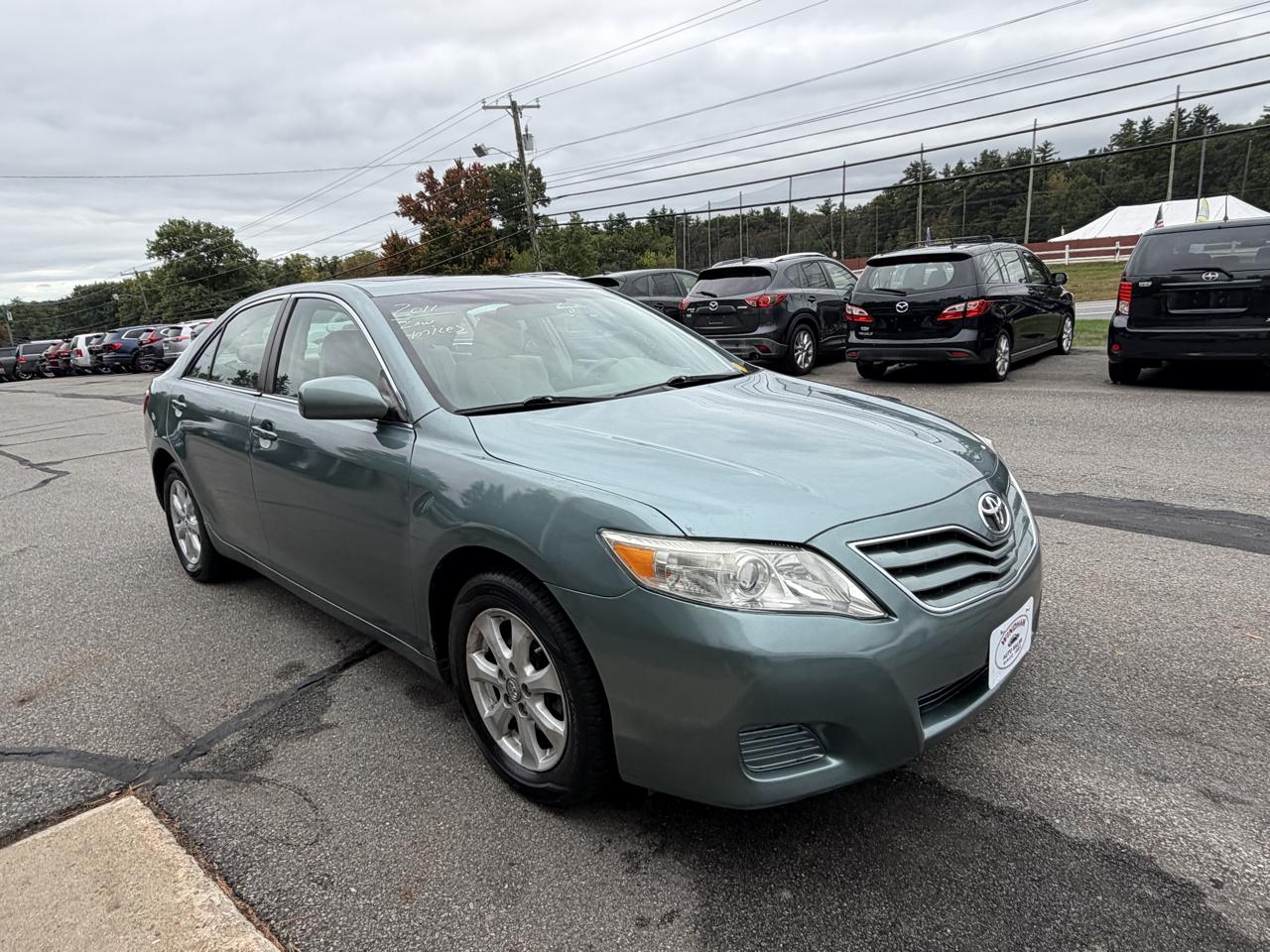 Toyota Camry 4dr Sedan LE 2011