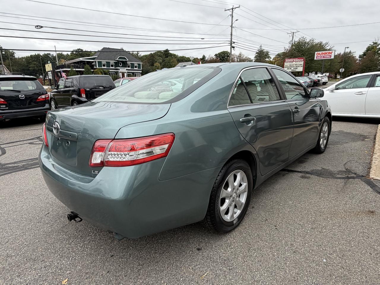 Toyota Camry 4dr Sedan LE 2011