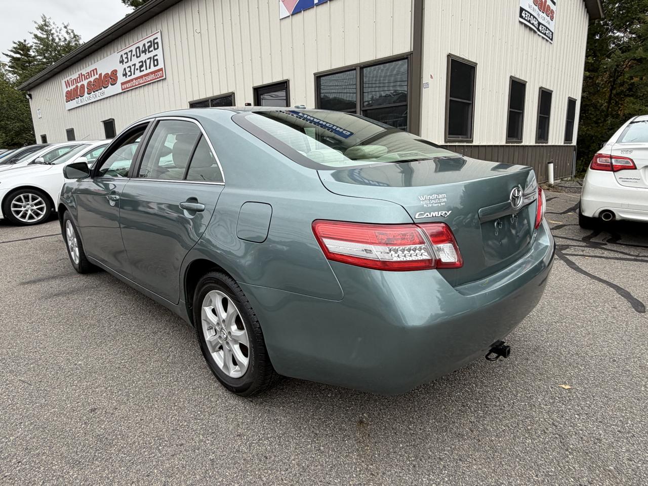 Toyota Camry 4dr Sedan LE 2011