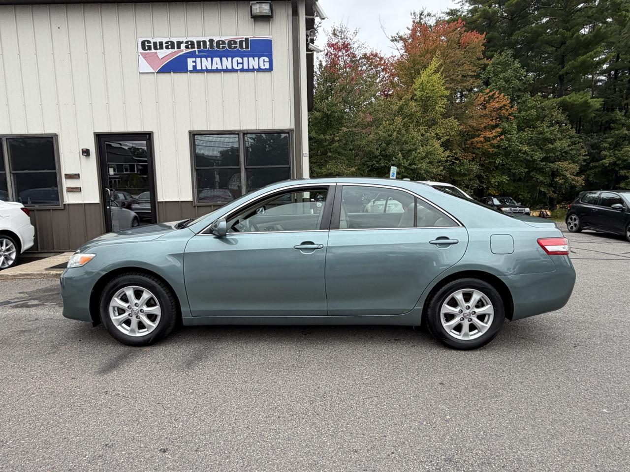 Toyota Camry 4dr Sedan LE 2011